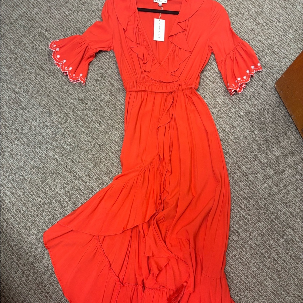 New with tags - Moon River Vibrant Red ruffle sleeve Dress size xsmall